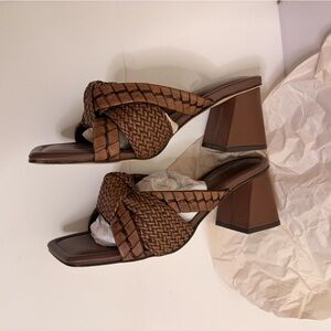 NWT! 🤎 Marc Fisher Macki Sandals Size 7 😍